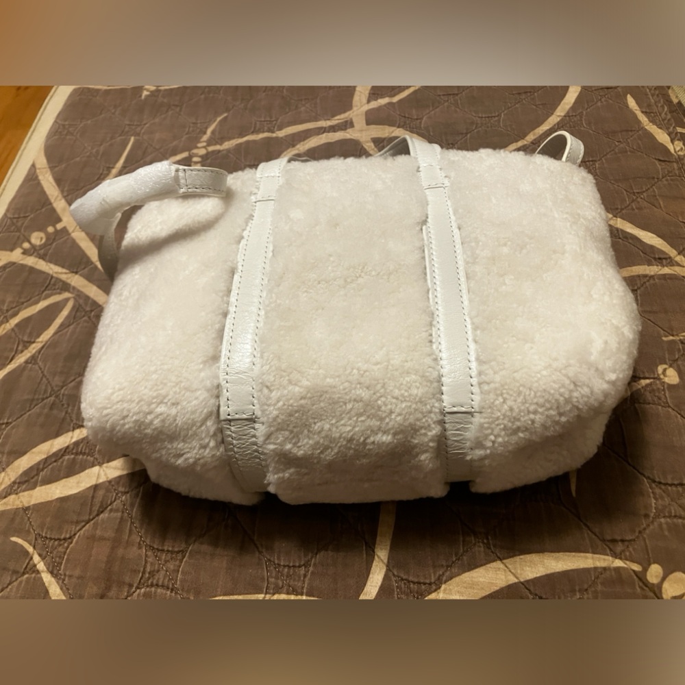 Brand new, never used Balenciaga Barbes E - W small shearling tote in white - Picture 3 of 8